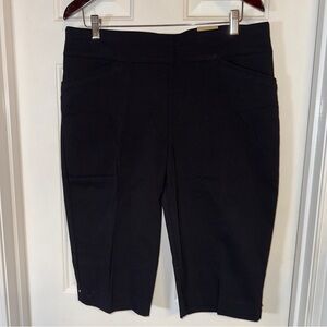 Chico's 2.5 Perfect Stretch Cropped Pants Pull On NWT. Black. Versatile.
